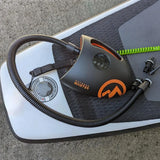 OutdoorMaster Shark II S Şarjlı SUP pompası, 8800mAh batarya ve dijital paneliyle hızlı şişirme.
