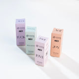 Joy Uçucu Yağ Karışımı kutu seti; portakal, bergamot, limon ve biberiye uçucu yağlarını içerir.