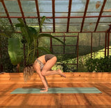 Yoga pratiği için ideal Jüt Stüdyo Mat 5mm Turkuaz, hem stüdyo hem de bireysel kullanımda mükemmel.