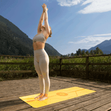 Liforme Radiant Sun Yoga Mat / Sarı / Mat Çantası Hediye, doğada yoga yaparken mükemmel bir uyum sağlıyor.