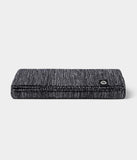 Sürdürülebilir Manduka Shala Yoga Rug / Black Heather, zanaatkarlar tarafından el yapımı. Yoga pratiğinizi destekler.