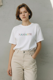 Namaste Oversize T-shirt; Yogazero sınırlı üretim, unisex, kalın kumaş, siyah ve beyaz renk seçenekleri.