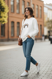 Namaste in Istanbul gökkuşağı nakışlı beyaz unisex sweatshirt, şehir sokakta stil sahibi kadın.