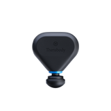 Theragun Mini Plus (Isı Özellikli), seyahat boyu perküsif terapi masajı için ısı teknolojisiyle çalışan cihaz.