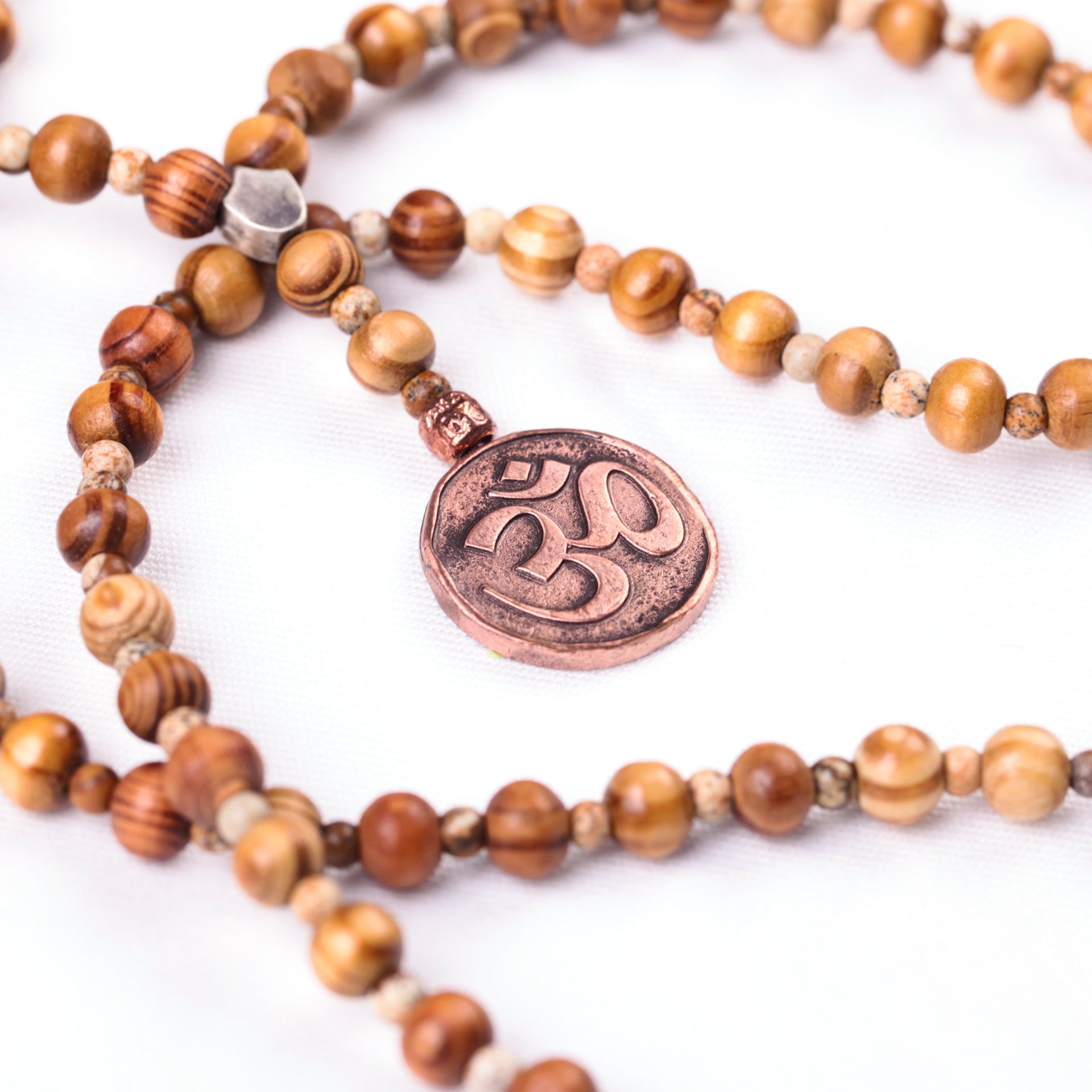 Tesbih Kolye (Sandal) - Aum (Bütünleşme)    Mala Necklace (Sandalwood) - Aum (Integration)
